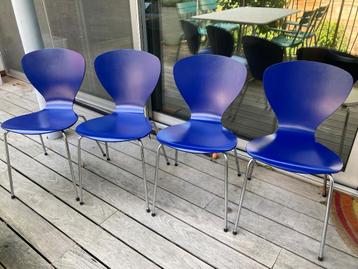 Blauwe stoel 4x beschikbaar voor biedingen