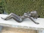 femme nue assise bras en arrières , bronze jardin ., Jardin & Terrasse, Enlèvement ou Envoi, Neuf, Autres matériaux, Autres types