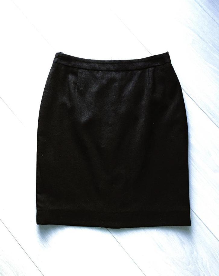 Hugo Boss - klassieke zwarte rok - IT40 (B36), Kleding | Dames, Rokken, Zo goed als nieuw, Maat 36 (S), Zwart, Knielengte, Verzenden