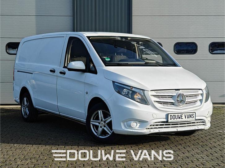 Mercedes-Benz Vito 111 L2 Trekhaak 3 Zits Lang Laadruimte ka, Auto's, Bestelwagens en Lichte vracht, Bedrijf, Te koop, ABS, Airbags