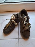 Khaki Nubuck sneakers met witte parels, Verzenden, Zo goed als nieuw
