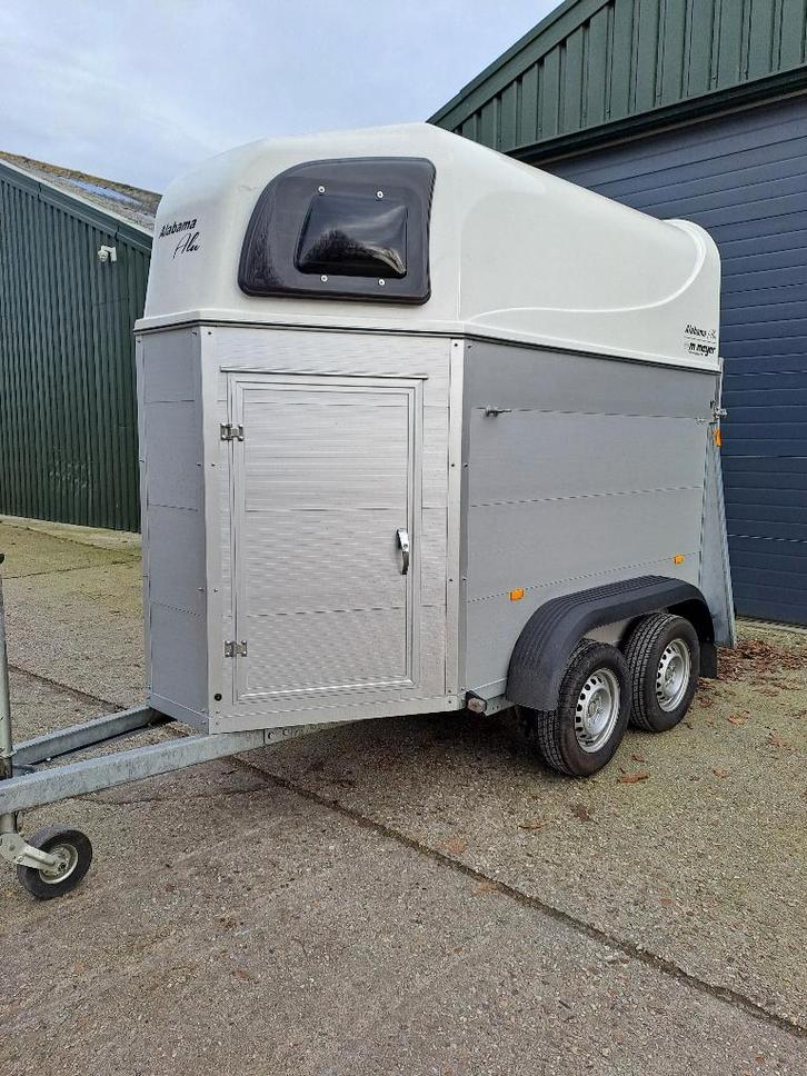 1,5 paards aluminium paarden trailer met zadelkamer, Animaux & Accessoires, Chevaux & Poneys | Semi-remorques & Remorques, Comme neuf