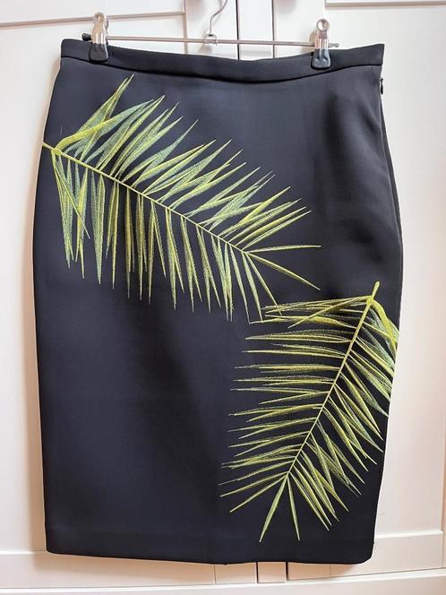 Elegante zwarte kokerrok met geborduurde bloemen, Kleding | Dames, Rokken, Zo goed als nieuw, Maat 38/40 (M), Zwart, Knielengte