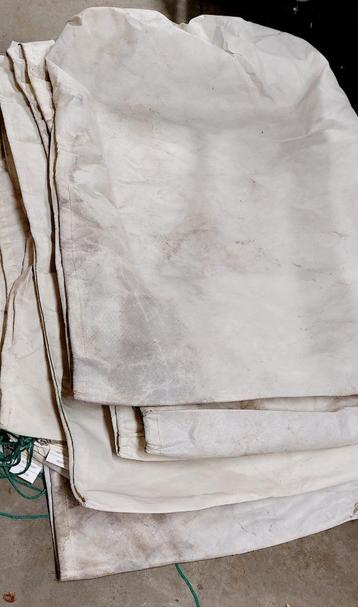 Plantenhoesen voor plant bescherming in de winter. beschikbaar voor biedingen