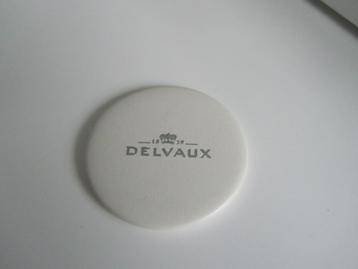DELVAUX Ronde spiegel in gebroken wit met logo beschikbaar voor biedingen