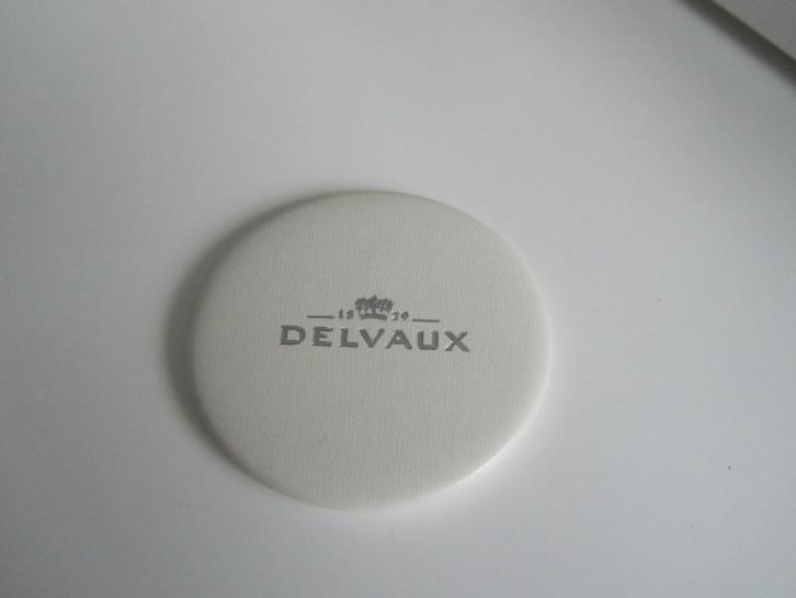 DELVAUX Ronde spiegel in gebroken wit met logo, Handtassen en Accessoires, Tassen | Damestassen, Wit, Verzenden