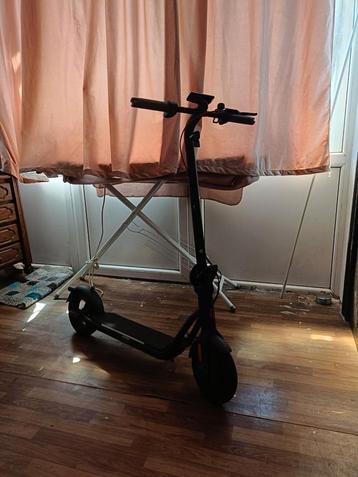 NAVEE Trottinette Électrique V50i Pro +cadenas+casque, Enlèvement, Comme neuf