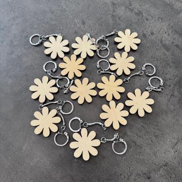 Lot houten sleutelhangers | Bloemetje beschikbaar voor biedingen