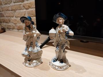 Koppel biscuits beeldjes 1900 beschikbaar voor biedingen