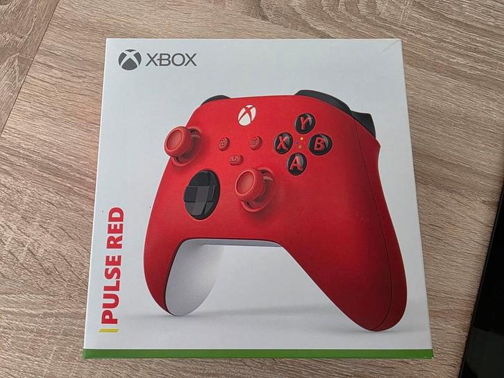 Xbox draadloze controller Pulse rood, Games en Spelcomputers, Spelcomputers | Xbox | Accessoires, Zo goed als nieuw, Xbox One