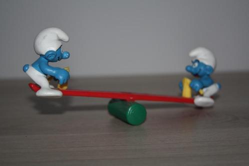 2 smurfen op wipplank , Peyo , schleich , 1999, Verzamelen, Smurfen, Gebruikt, Poppetje, Figuurtje of Knuffel, Verschillende Smurfen