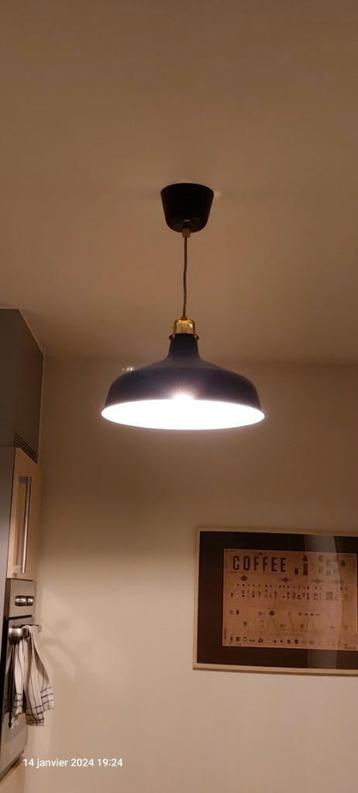 Lampe suspension noire Ikea