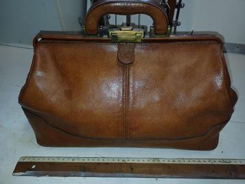 superbe sac  a souflet  en cuir tbe, Enlèvement ou Envoi, 35 à 55 cm, Comme neuf, Moins de 20 cm