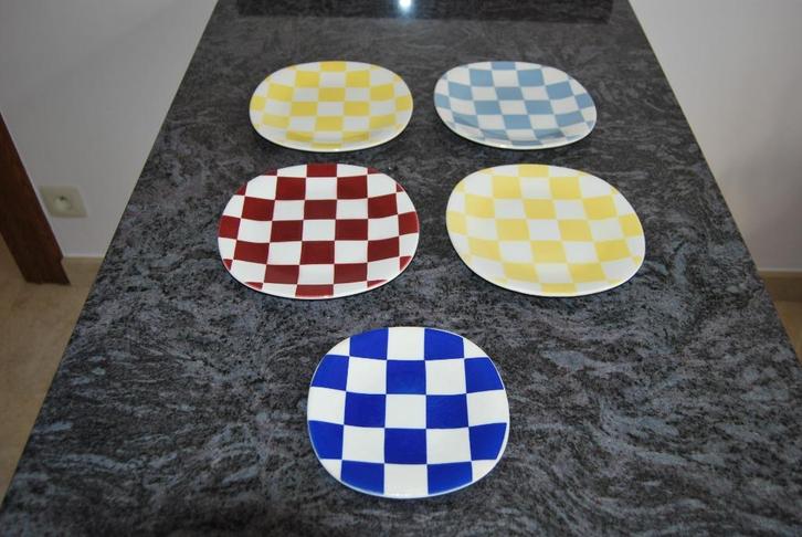 BOCH DAMIERS EXPO 58. 4 DESSERTBORDEN EN 1 SCHOTEL., Antiek en Kunst, Antiek | Keramiek en Aardewerk, Ophalen of Verzenden