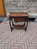 Table pliante ancienne, Enlèvement