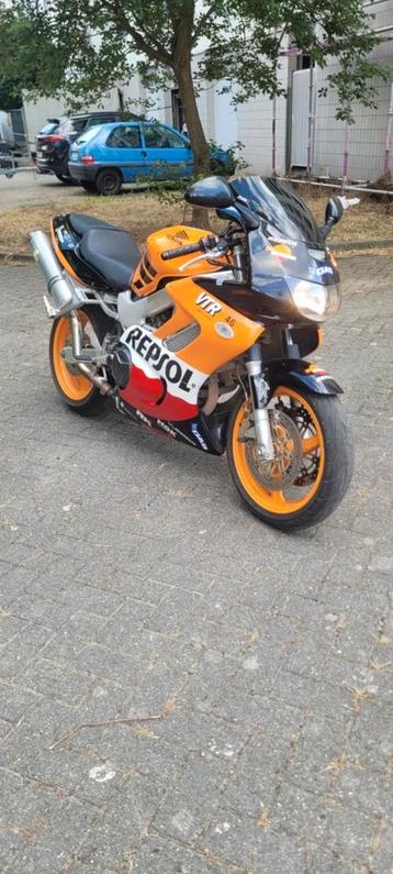 Honda vtr 1000  2cilinder  beschikbaar voor biedingen