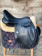 Bates springzadel 17,5 inch, Dieren en Toebehoren, Paarden en Pony's | Zadels, Ophalen, Zo goed als nieuw