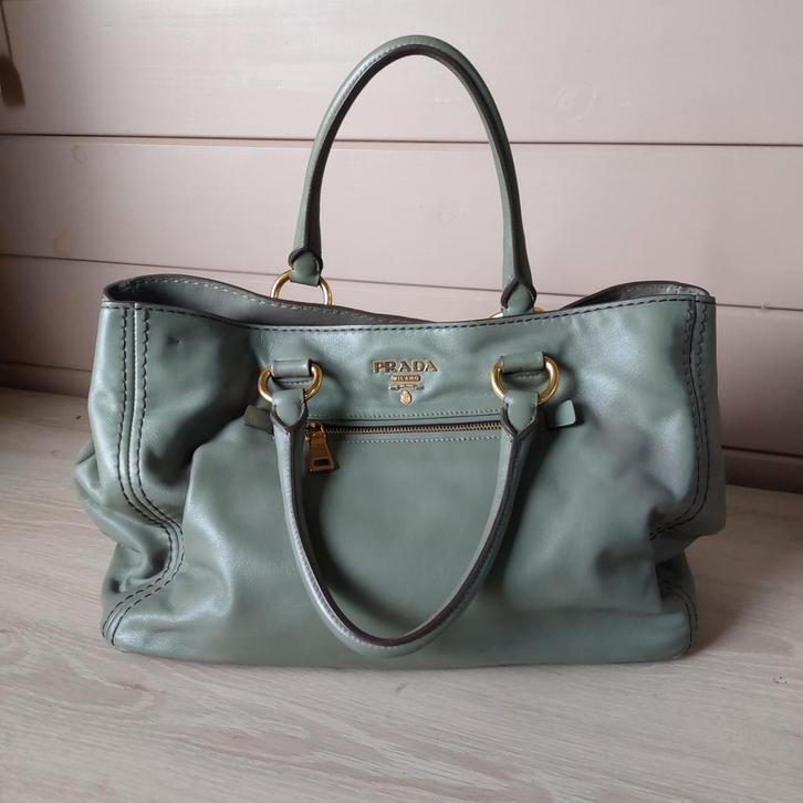 Lederen PRADA Handtas, Handtassen en Accessoires, Tassen | Damestassen, Handtas, Grijs, Ophalen