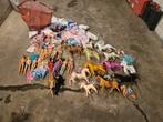 Lot barbie et chevaux et divers accessoires