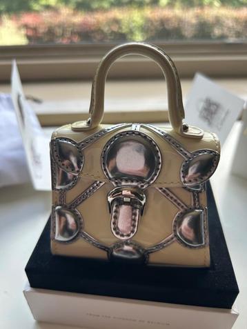 Prachtig collectie van Delvaux met alles bij doos authentiek beschikbaar voor biedingen