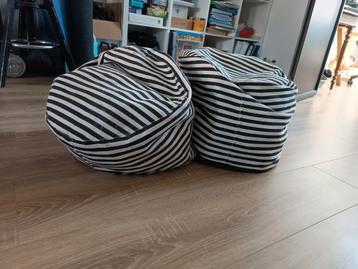Lot de 2poufs beschikbaar voor biedingen