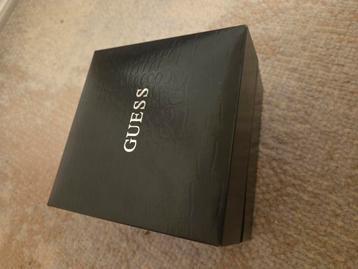 Guess doosje  beschikbaar voor biedingen