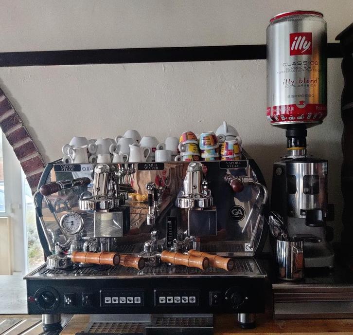 Professionele koffiemachine (AG), Zakelijke goederen, Horeca | Keukenapparatuur, Koffie en Espresso, Gebruikt, Ophalen