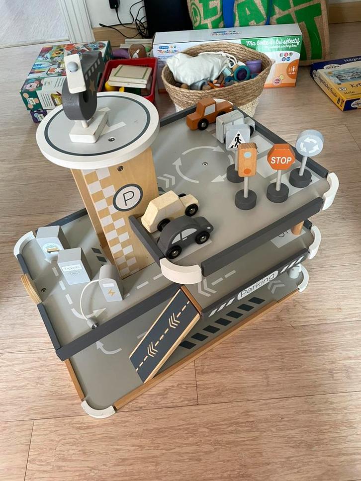 Tryco houten parkeerplaats/garage voor kinderen, Kinderen en Baby's, Speelgoed | Racebanen, Gebruikt, Racebaan, Ophalen