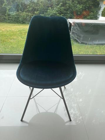 Set 8 eetkamerstoelen beschikbaar voor biedingen