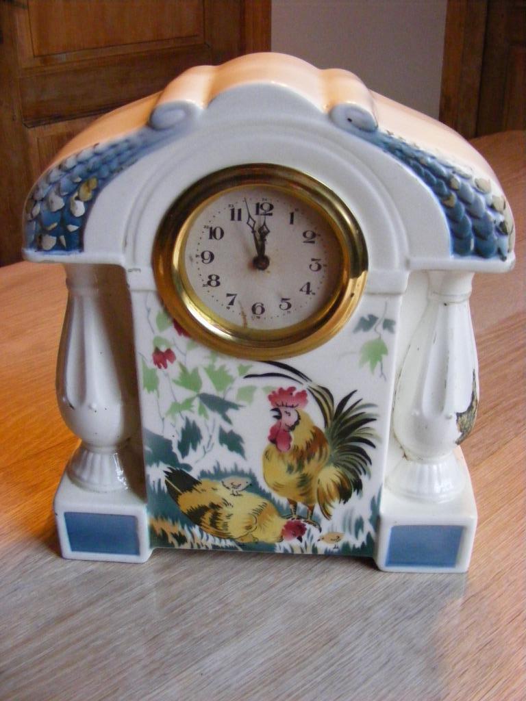horloge en faïence avec décor de poulet, Antiquités & Art, Curiosités & Brocante, Enlèvement ou Envoi