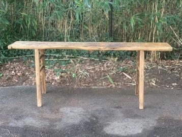 Antieke houten bijzet tafel beschikbaar voor biedingen