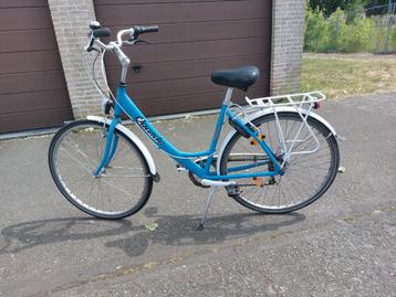 Damesfiets in zeer goed staat beschikbaar voor biedingen
