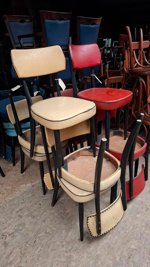 12 cafe vintage bistro stoelen vinyl nails lot stoelen, Antiek en Kunst, Antiek | Meubels | Stoelen en Sofa's, Ophalen of Verzenden