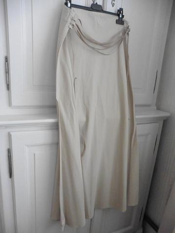 Mooie lange rok, licht, lichtbeige, T.40 beschikbaar voor biedingen