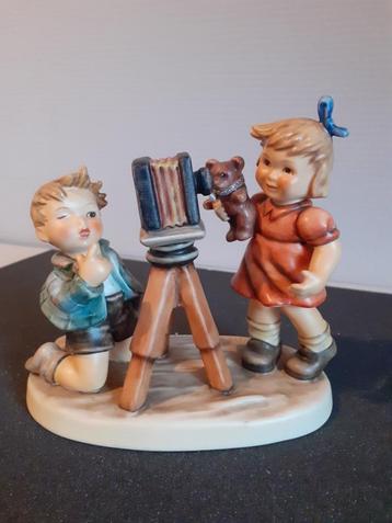 Prachtig Exclusief Hummeltje Nr 2132 " Camera Ready " beschikbaar voor biedingen