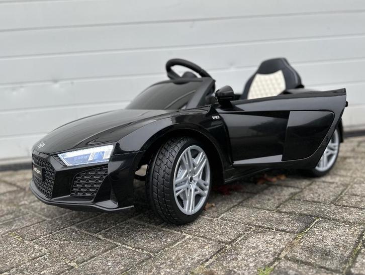 Audi R8 12v zwart Afstands / Bluetooth - Leder - Rubberban, Kinderen en Baby's, Speelgoed | Buiten | Voertuigen en Loopfietsen