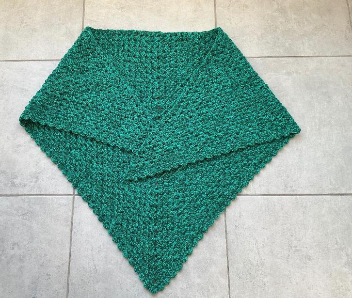 Handgemaakte gehaakte Granny Sjaal. Nieuw., Vêtements | Femmes, Bonnets, Écharpes & Gants, Neuf, Écharpe, Enlèvement