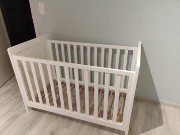 Babybed ledikant 60 x 120 cm beschikbaar voor biedingen