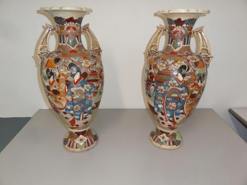 Vases Japonais - Antiquités - Paire de vases se regardant, Antiek en Kunst, Antiek | Vazen, Ophalen