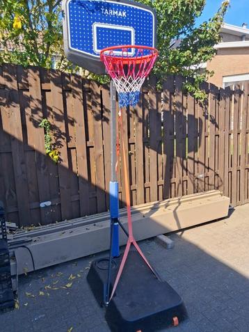 Basketbalring beschikbaar voor biedingen