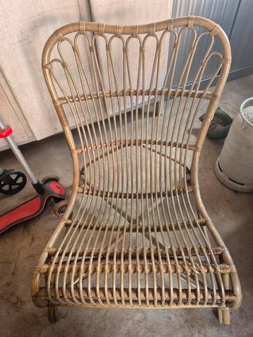 Fauteuil en rotin vintage beschikbaar voor biedingen