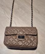 Lederen schoudertas, Enlèvement