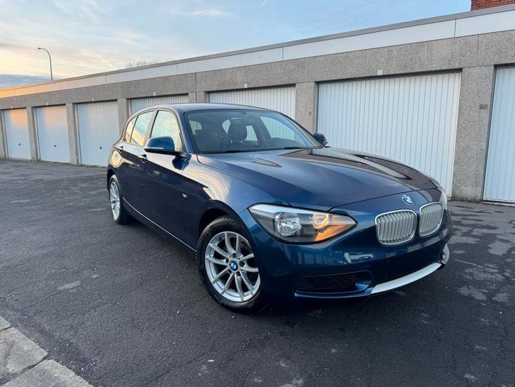 BMW 116i Édition Urban, Autos, BMW, Particulier, Série 1, Essence, 5 portes, Boîte manuelle, Bleu, Noir, Cuir, Enlèvement