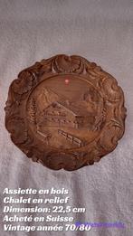 Décoration assiette en bois chalet en relief 22,5 cm, Antiquités & Art, Enlèvement ou Envoi