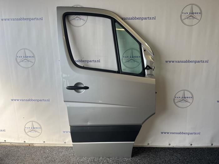 Portière 2portes droite d'un Mercedes Sprinter (9744), Autos : Pièces & Accessoires, Carrosserie & Tôlerie, Porte, Mercedes-Benz