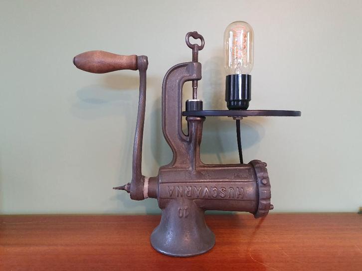 Lamp gemaakt van vintage vleesmolen, Verzamelen, Retro, Huis en Inrichting, Ophalen