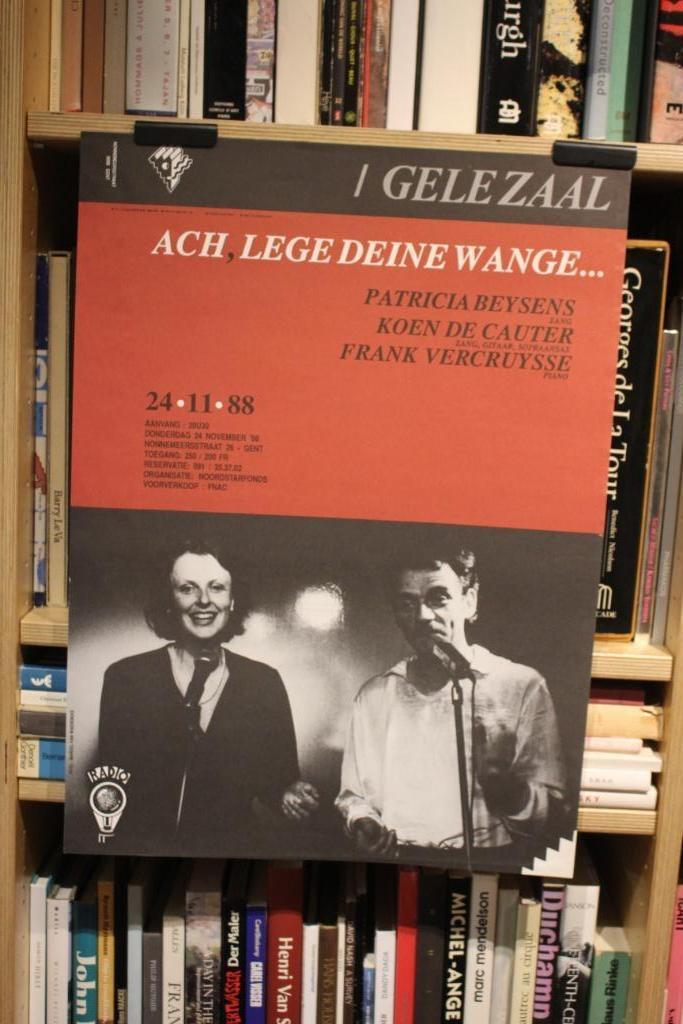 GELE ZAAL ACH, LEGE DEINE WANGE... 1988 affiche, Verzamelen, Posters, Ophalen of Verzenden