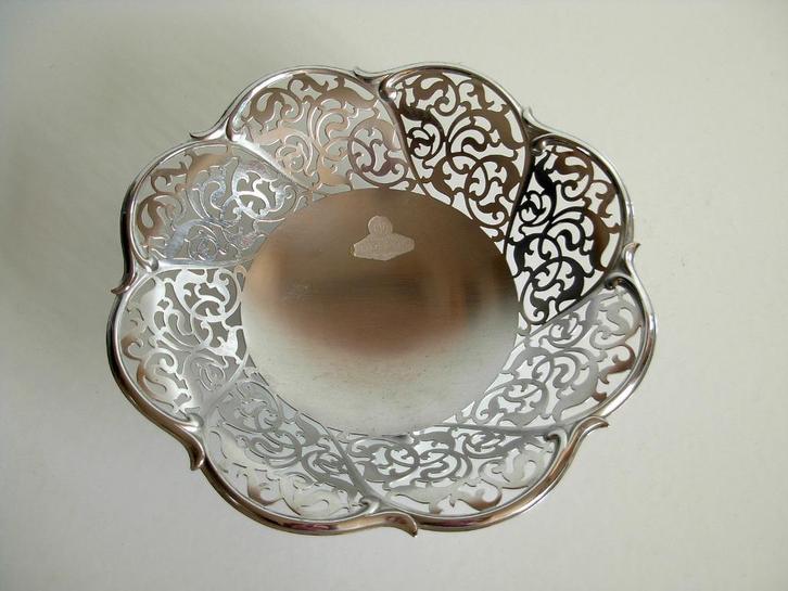 Ronde kom op 3 pootjes van Demeyere, Huis en Inrichting, Woonaccessoires | Schalen en Manden, Zo goed als nieuw, Schaal, Rond