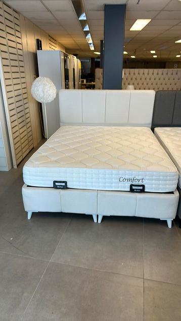 WIJ SLUİTEN €799 MET SPECİALE MATRAS beschikbaar voor biedingen
