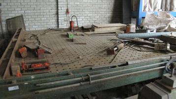 opspantafel met hydraulisch opspansysteem beschikbaar voor biedingen